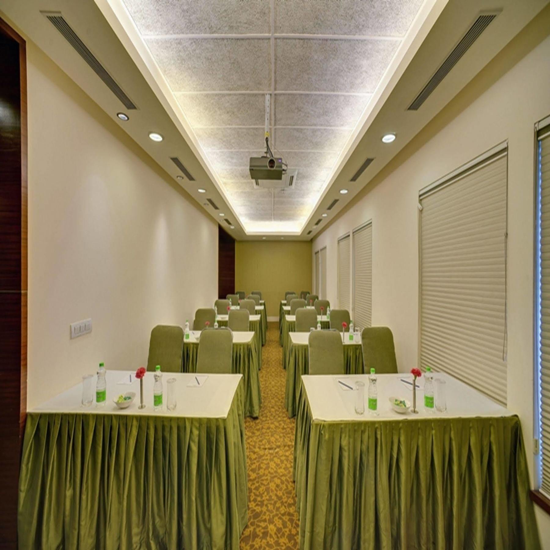 Muse Sarovar Portico Nehru Place Yeni Delhi Dış mekan fotoğraf